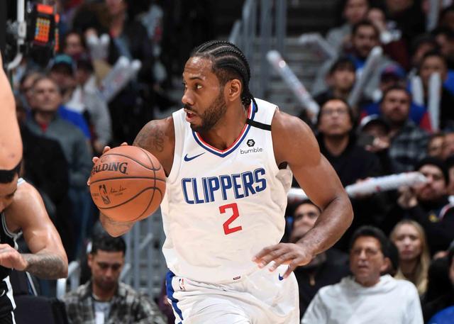 详解棒球规则中的“投球轴心脚”位移禁令