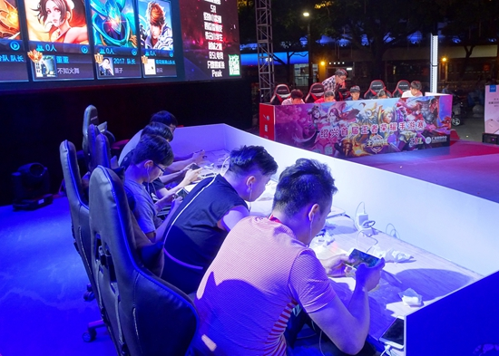 MongolZ , aurora , Vitality , 和 Heroic 晋级 BLAST Bounty Fall 2025：封闭预选赛下一轮